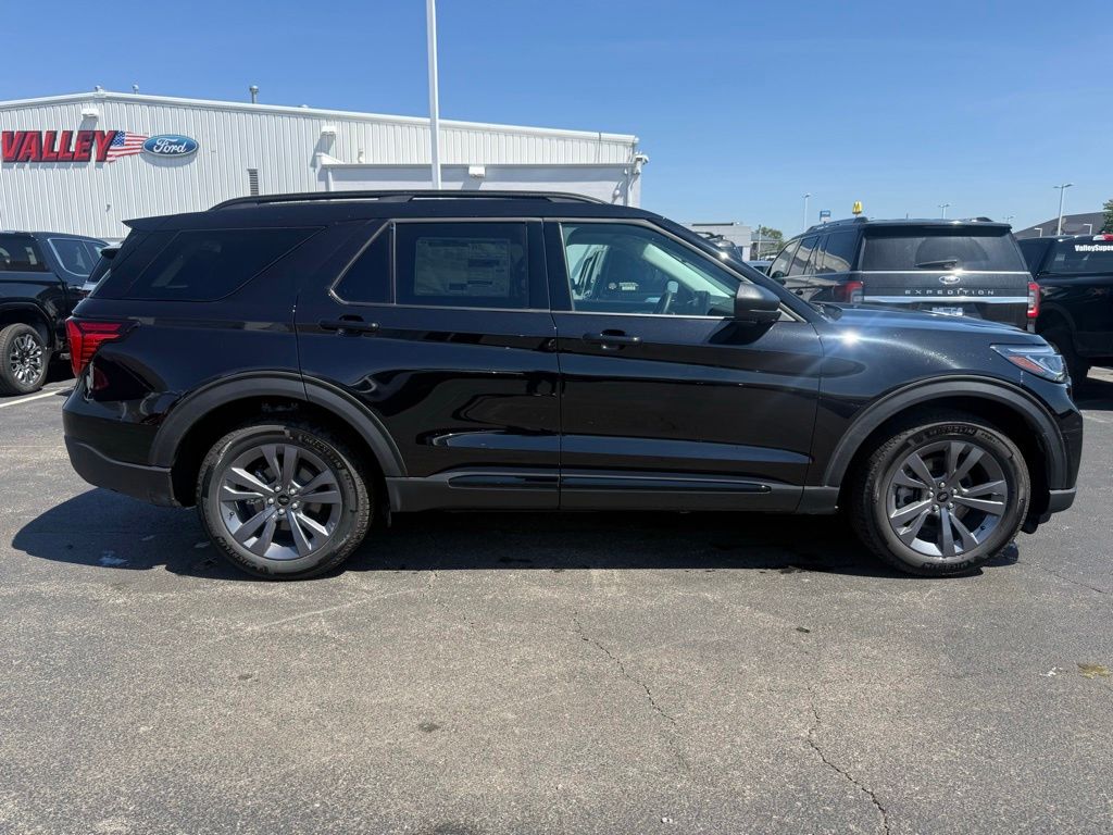 New 2026 Ford Explorer - photo 2
