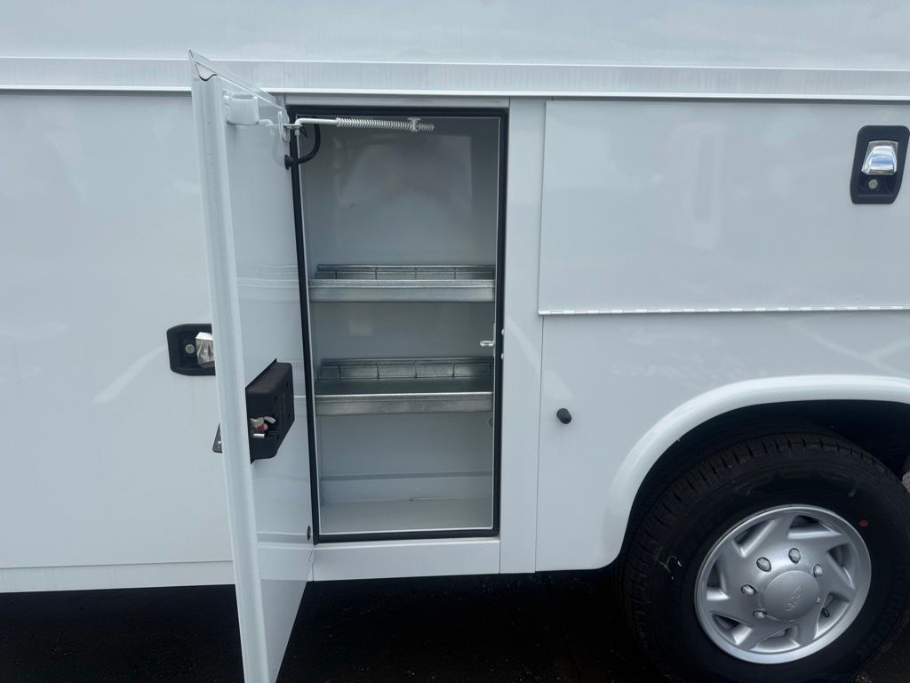 New 2026 Ford E-350 - photo 31