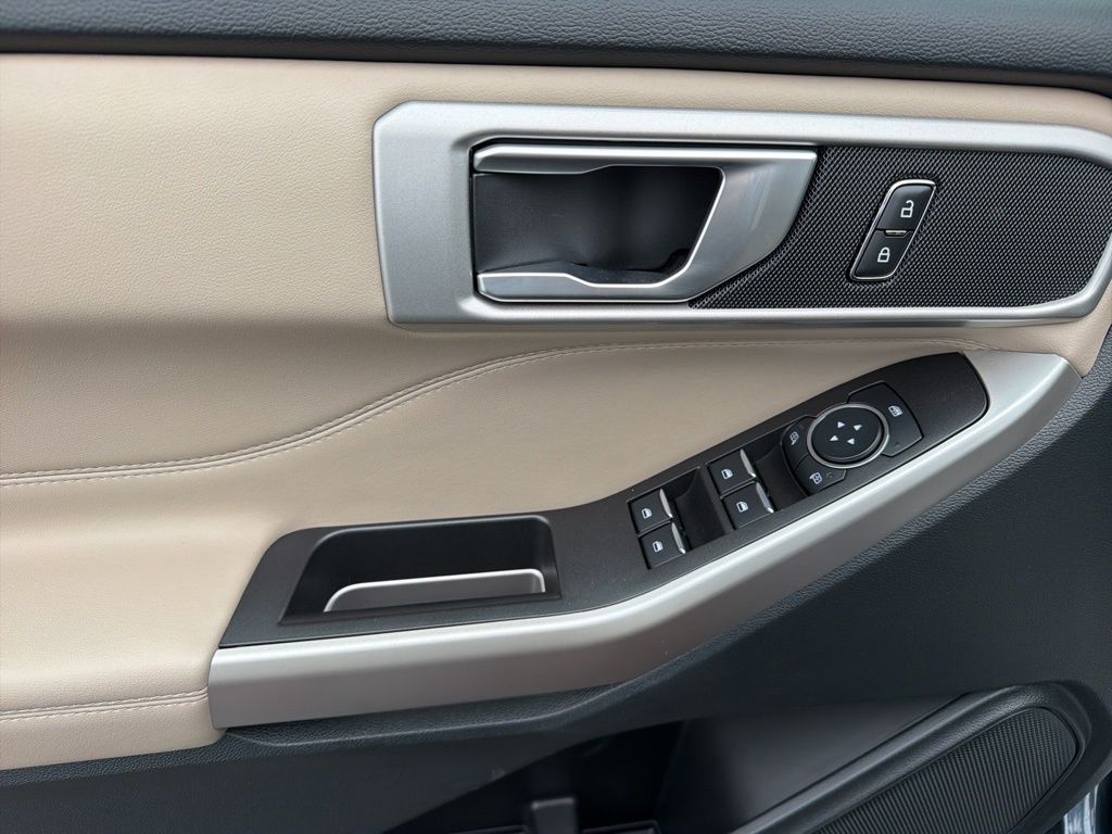Used 2023 Ford Explorer - photo 24