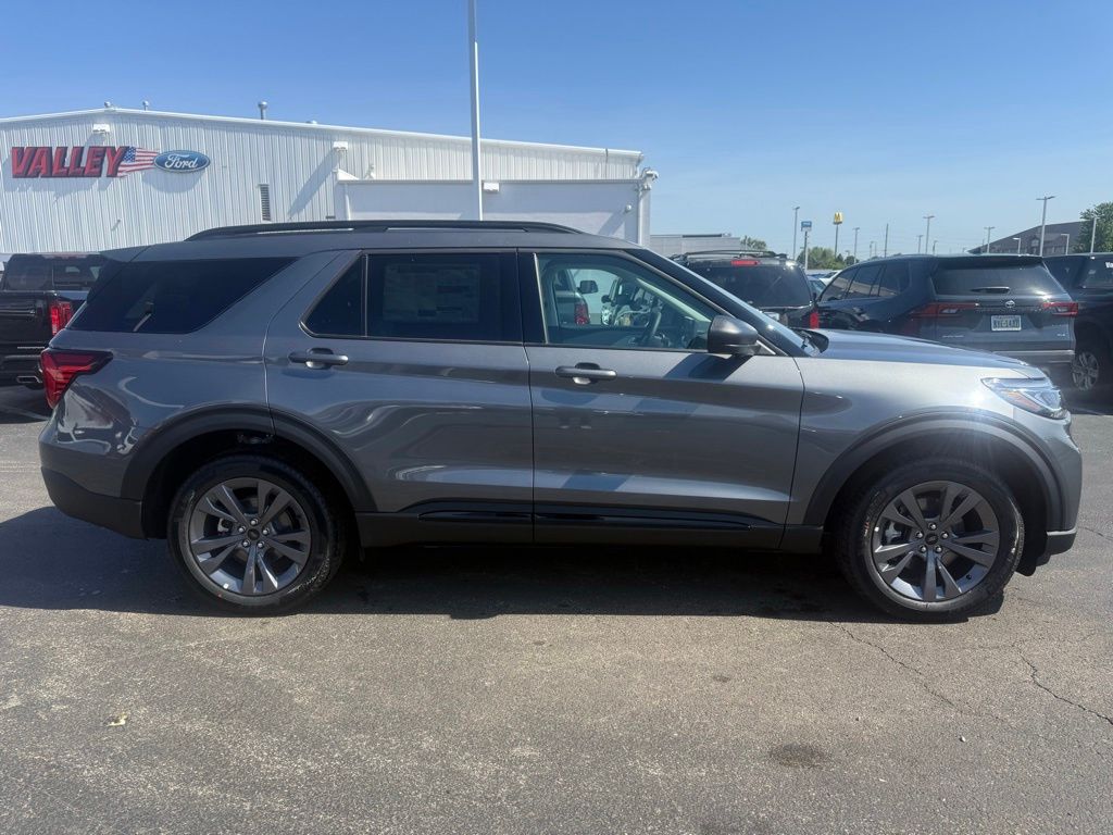 New 2026 Ford Explorer - photo 2