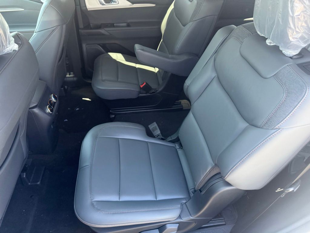 New 2026 Ford Explorer - photo 30
