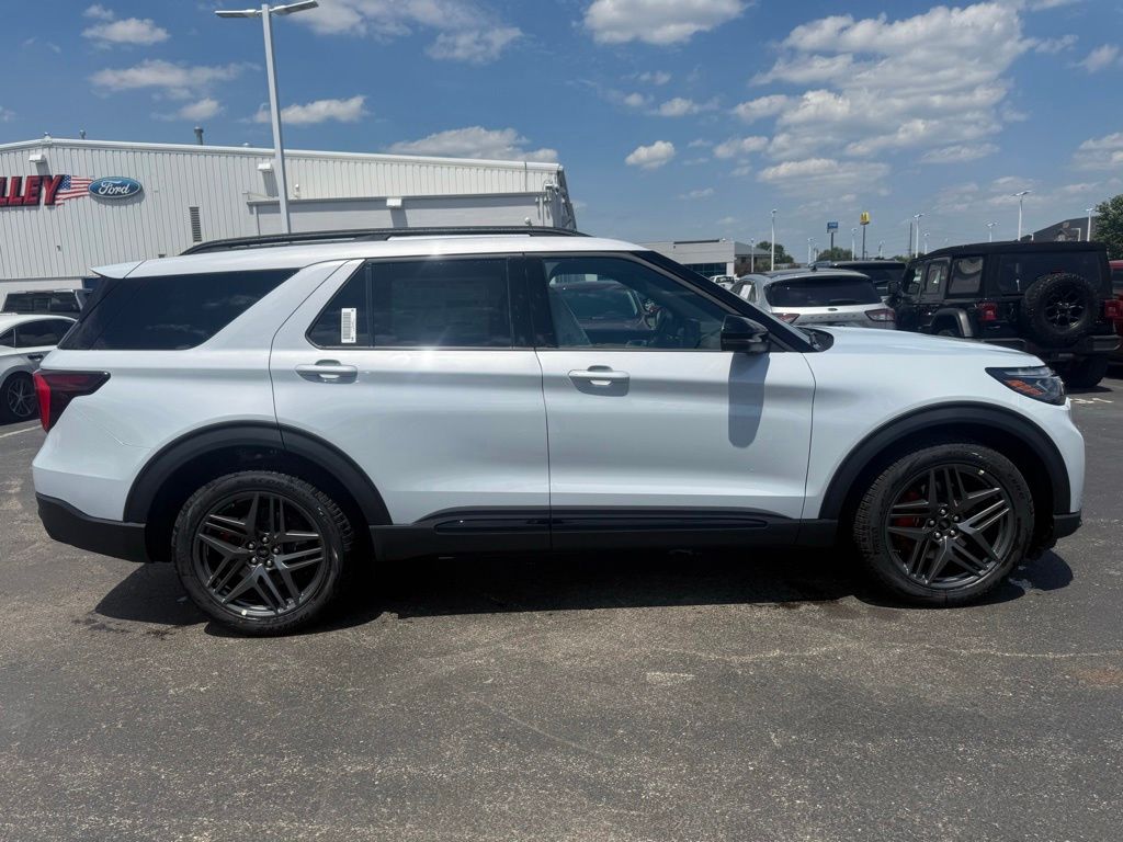 New 2026 Ford Explorer - photo 2