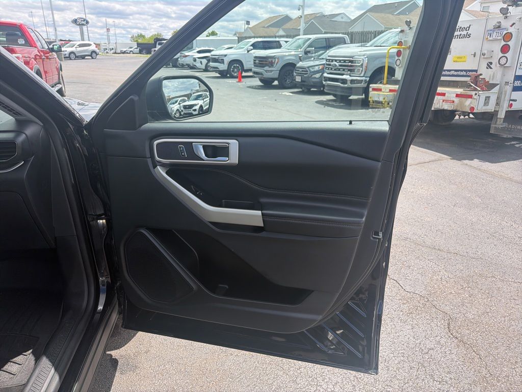 Used 2022 Ford Explorer - photo 33