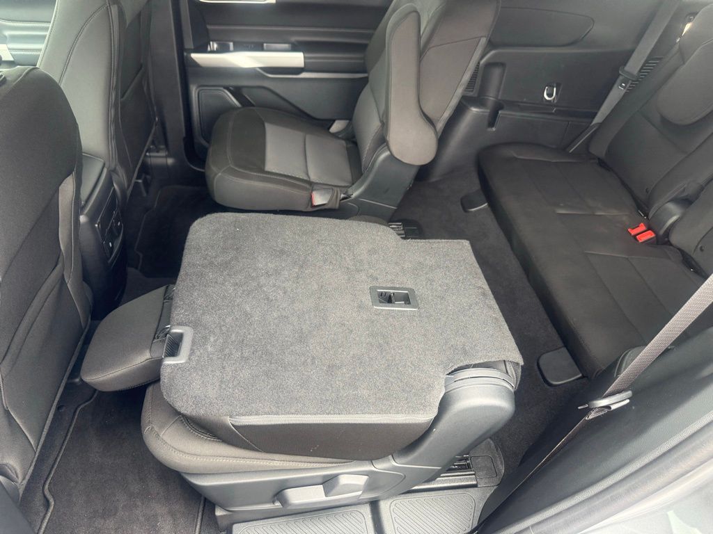 Used 2024 Ford Explorer - photo 34