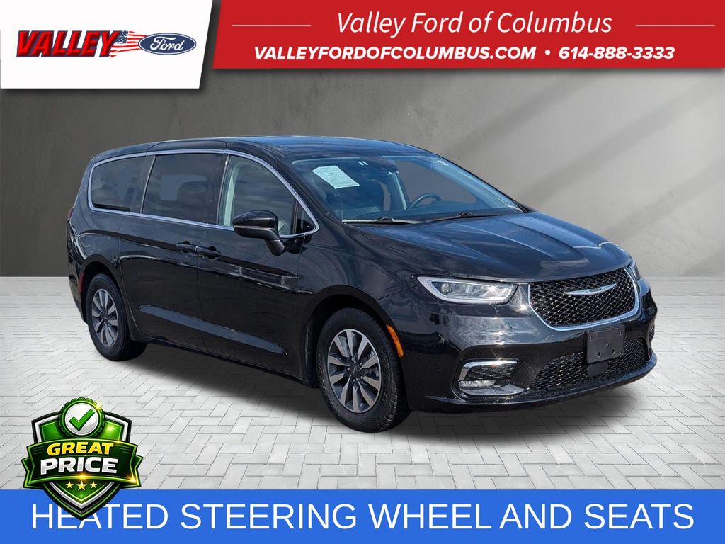 Used 2023 Chrysler Pacifica - photo 1