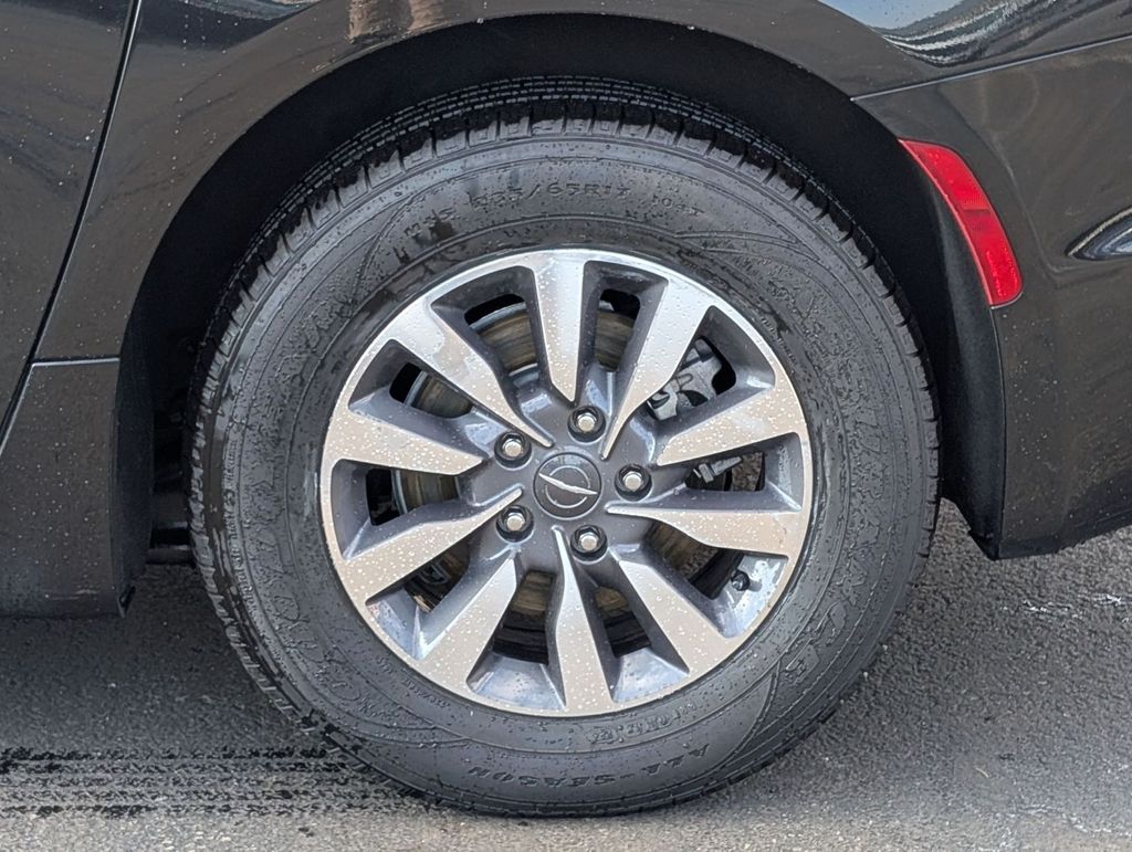 Used 2023 Chrysler Pacifica - photo 17