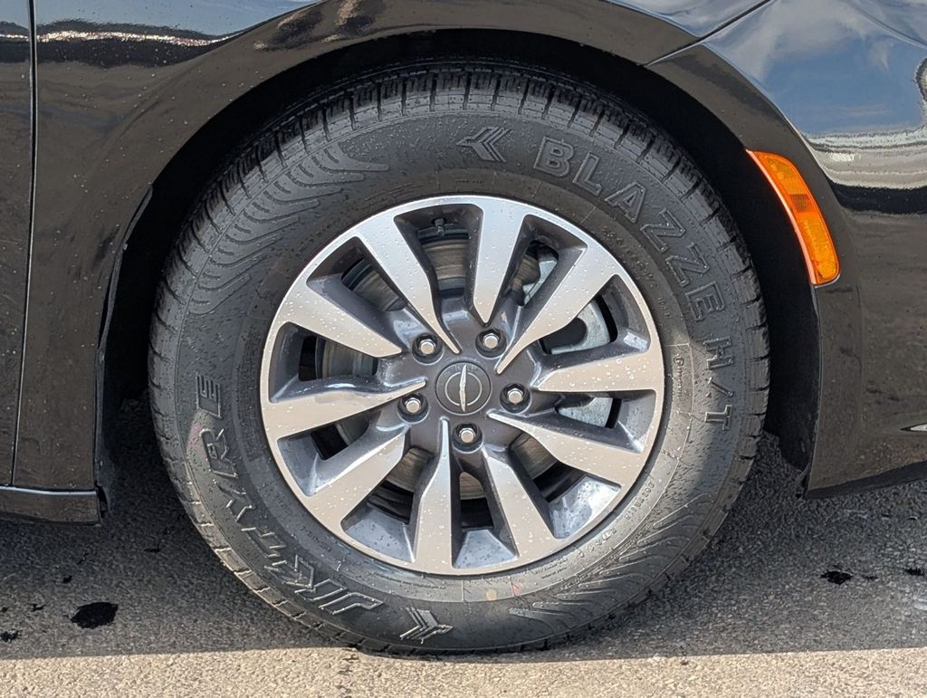 Used 2023 Chrysler Pacifica - photo 19