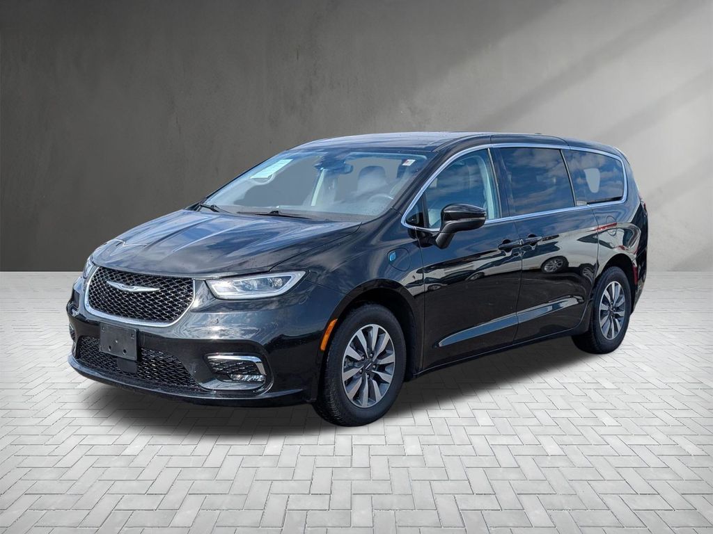 Used 2023 Chrysler Pacifica - photo 5