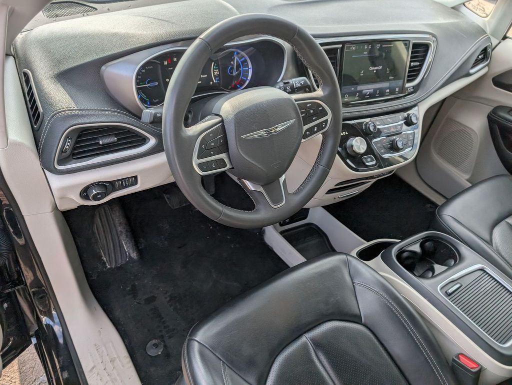 Used 2023 Chrysler Pacifica - photo 22
