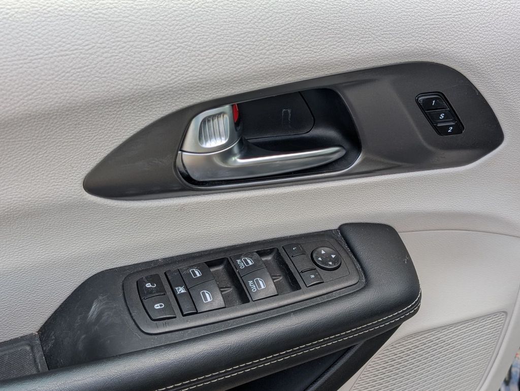Used 2023 Chrysler Pacifica - photo 26