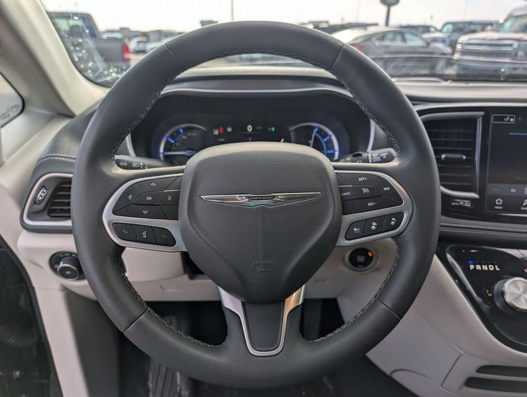 Used 2023 Chrysler Pacifica - photo 27