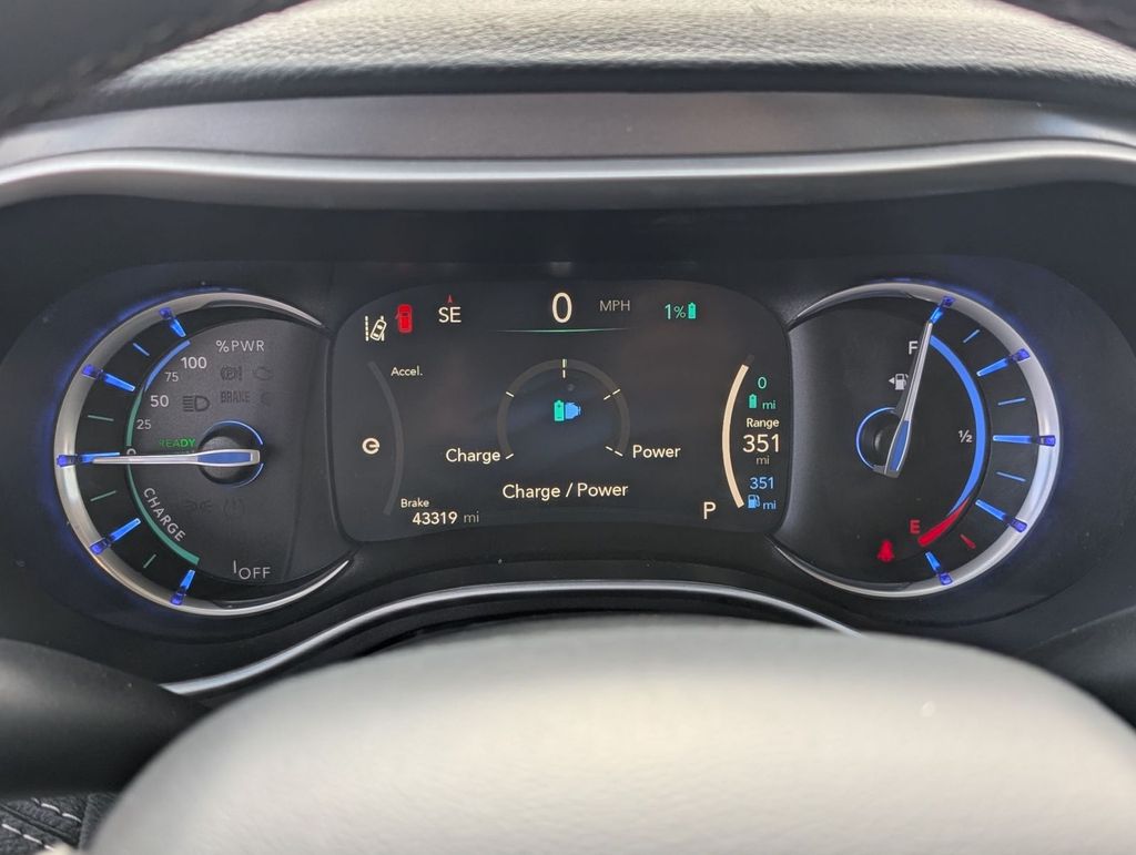 Used 2023 Chrysler Pacifica - photo 28