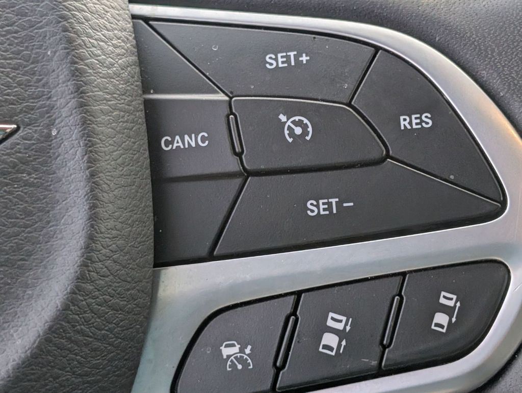 Used 2023 Chrysler Pacifica - photo 30
