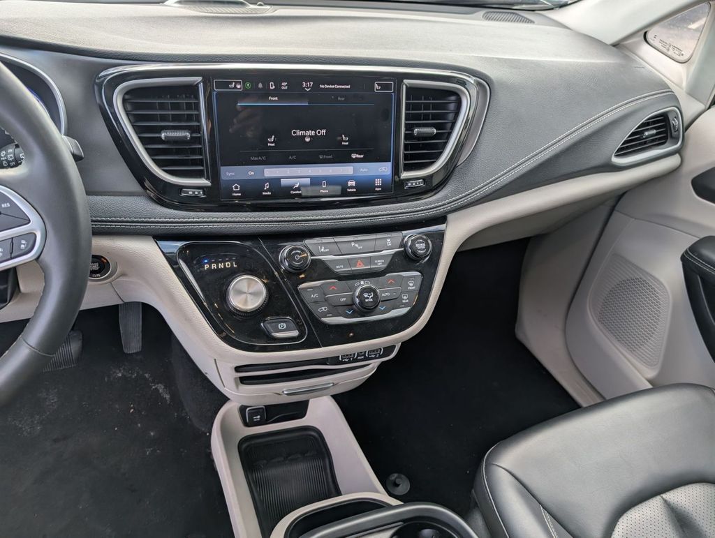 Used 2023 Chrysler Pacifica - photo 33