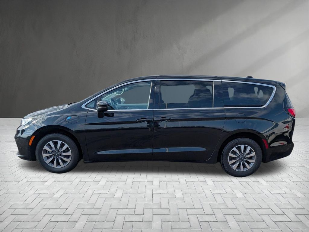 Used 2023 Chrysler Pacifica - photo 8