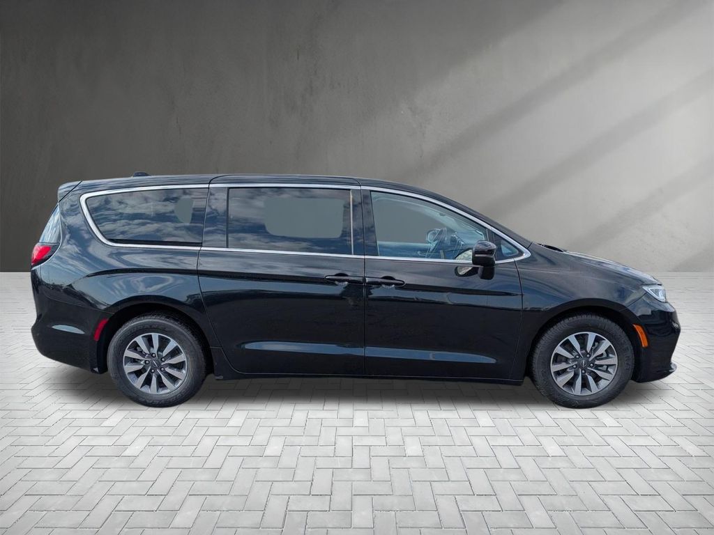 Used 2023 Chrysler Pacifica - photo 11