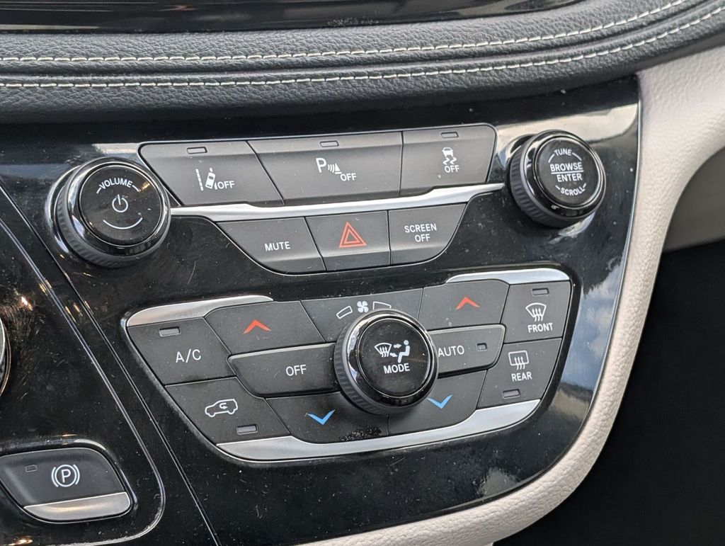 Used 2023 Chrysler Pacifica - photo 39