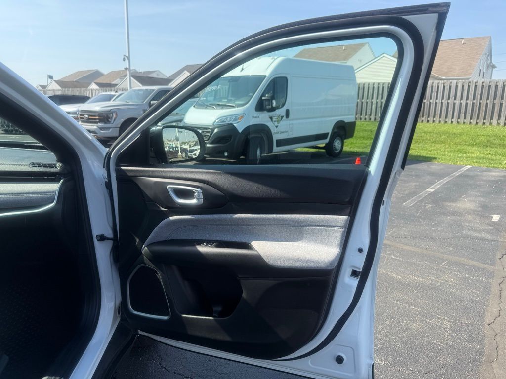 Used 2023 Jeep Compass - photo 11