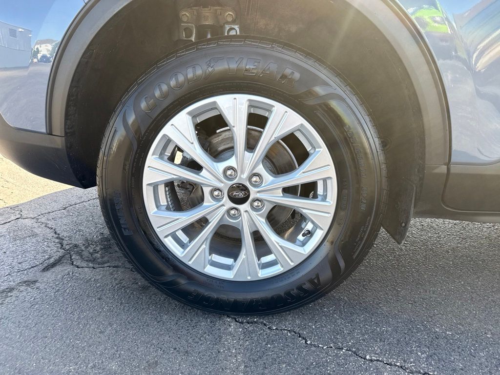 Used 2023 Ford Escape - photo 3