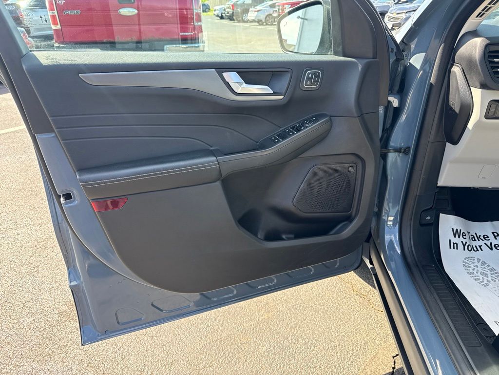 Used 2023 Ford Escape - photo 7