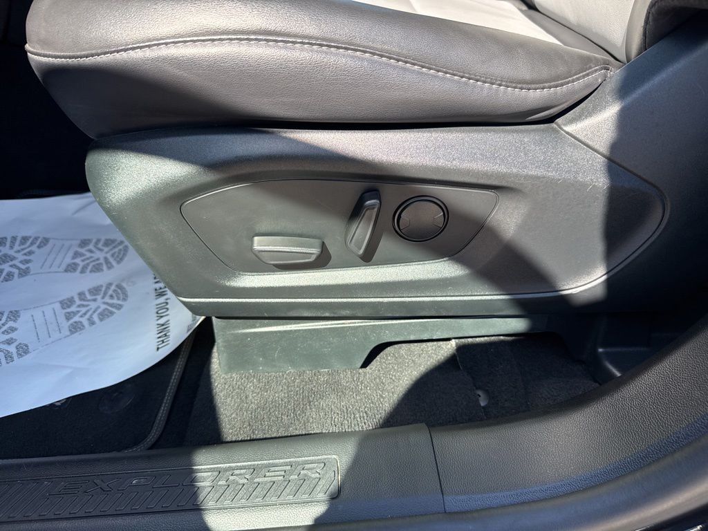 Used 2023 Ford Explorer - photo 9