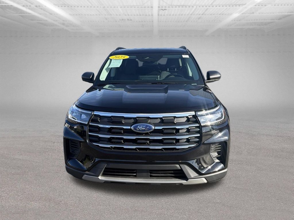 Used 2025 Ford Explorer - photo 2