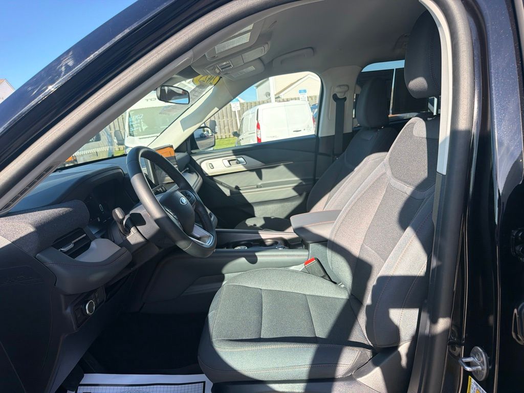Used 2025 Ford Explorer - photo 24