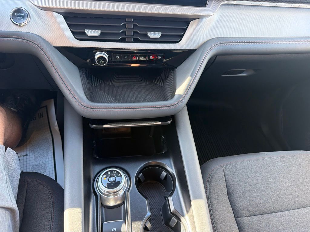 Used 2025 Ford Explorer - photo 30
