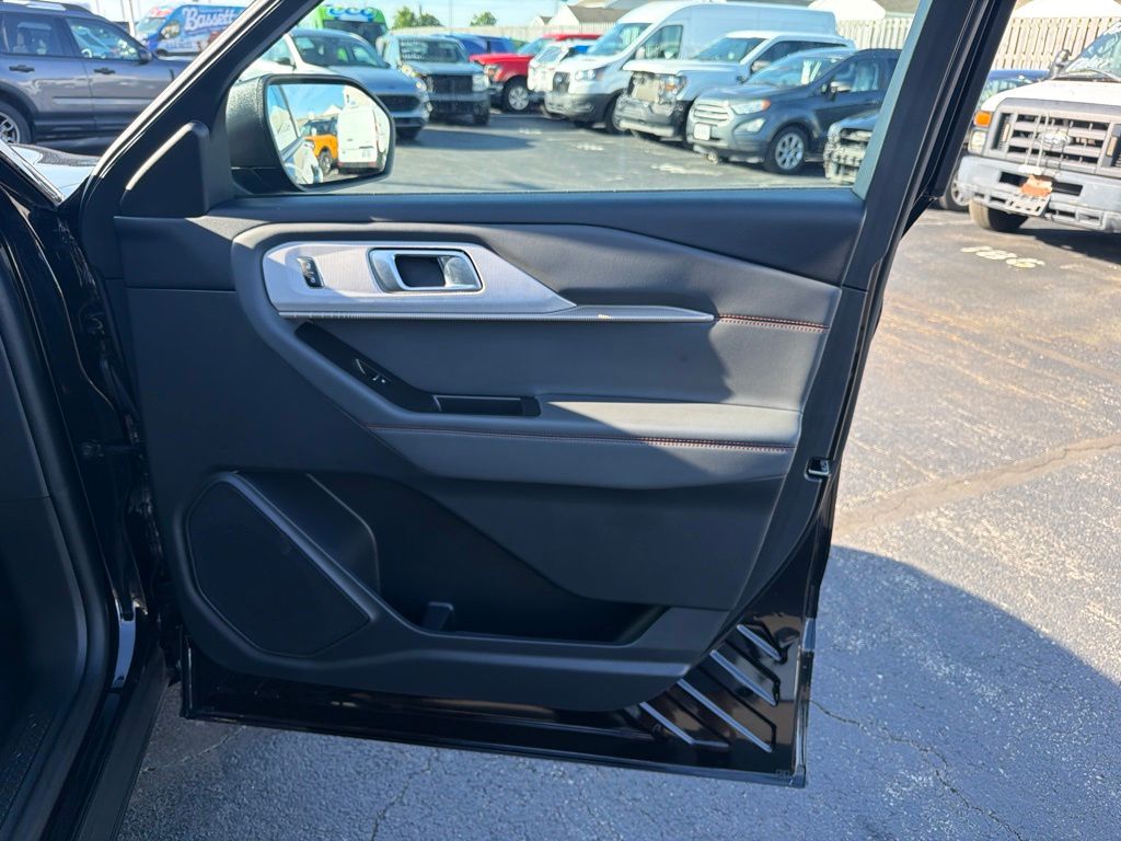Used 2025 Ford Explorer - photo 35