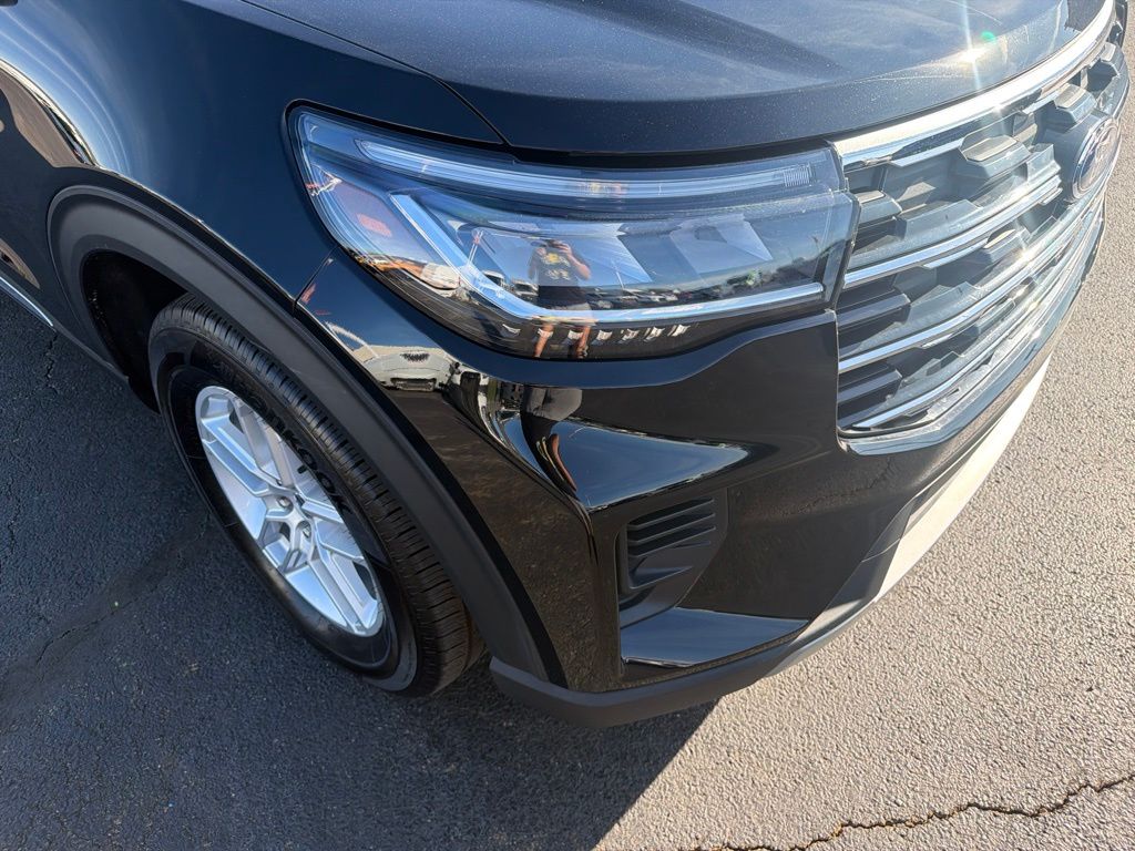 Used 2025 Ford Explorer - photo 11