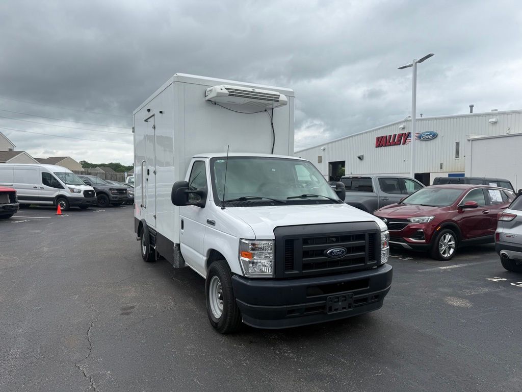 Used 2023 Ford E-350 - photo 1