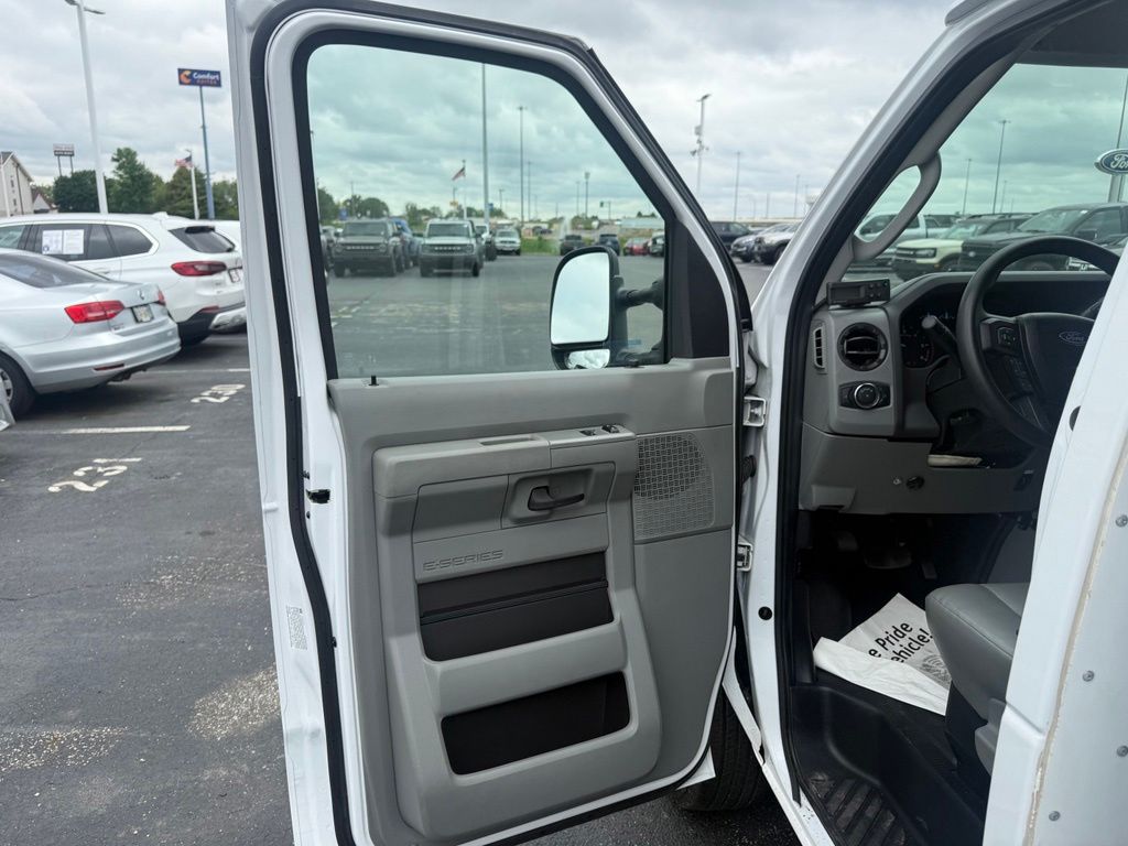 Used 2023 Ford E-350 - photo 13