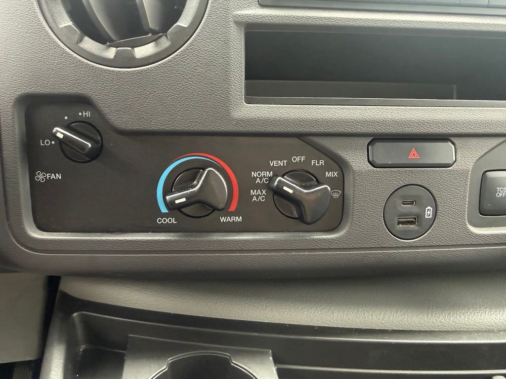 Used 2023 Ford E-350 - photo 26