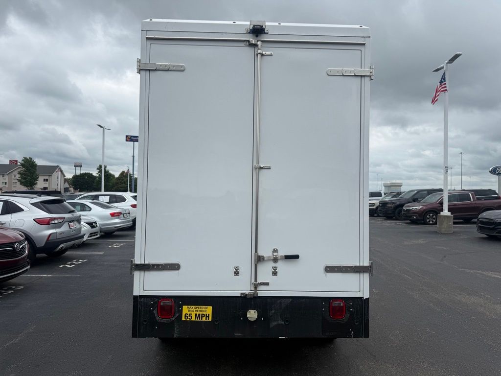Used 2023 Ford E-350 - photo 6