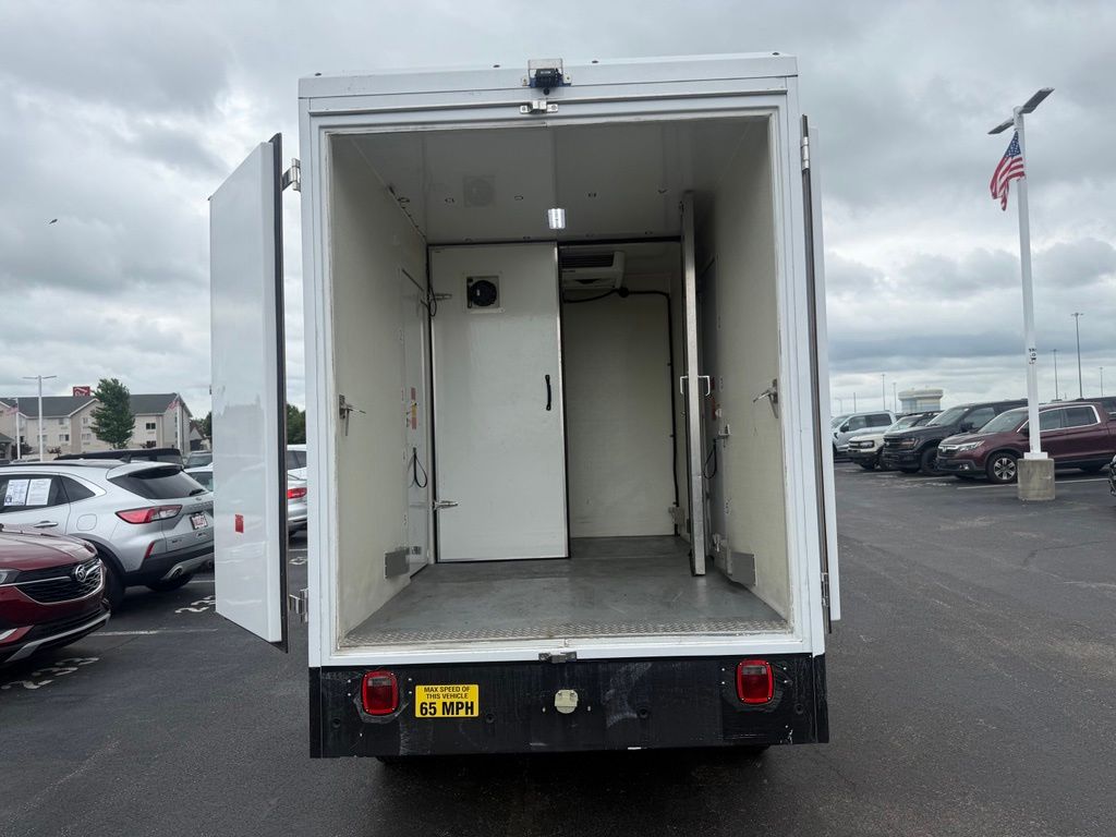 Used 2023 Ford E-350 - photo 44