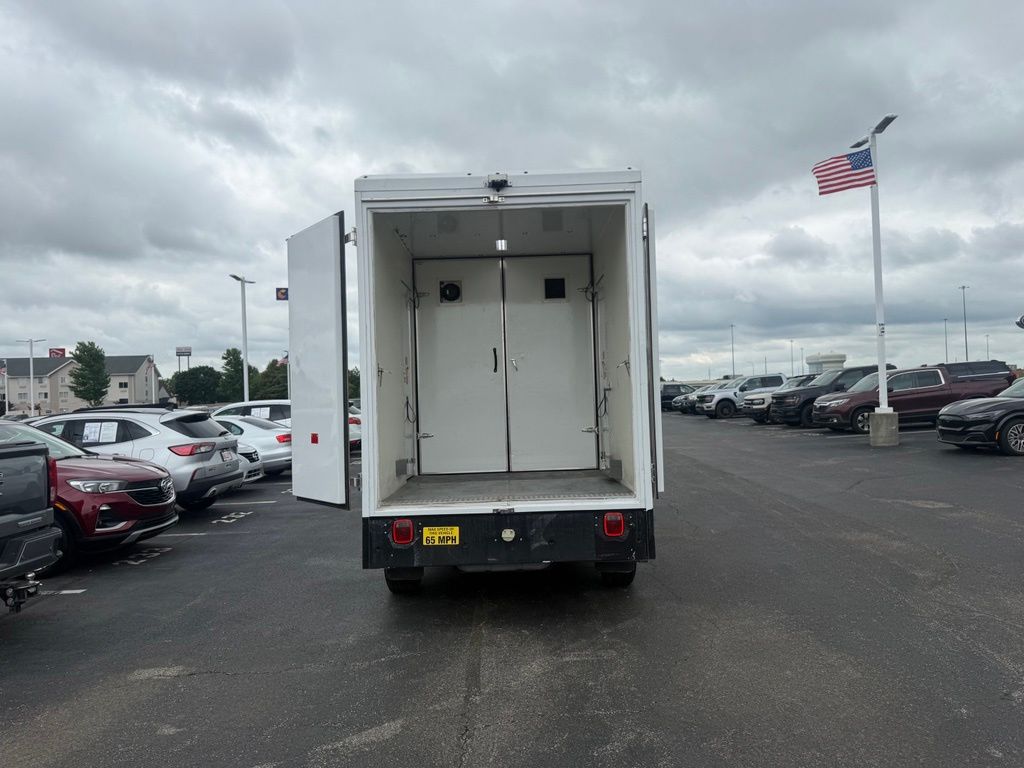 Used 2023 Ford E-350 - photo 45
