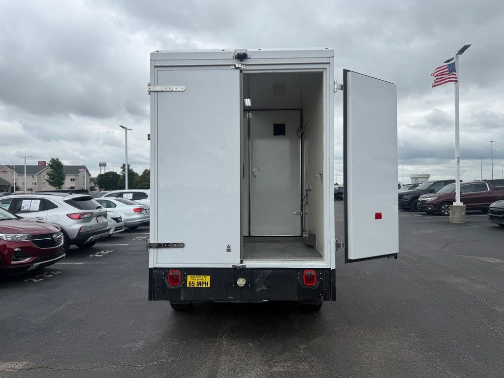 Used 2023 Ford E-350 - photo 46
