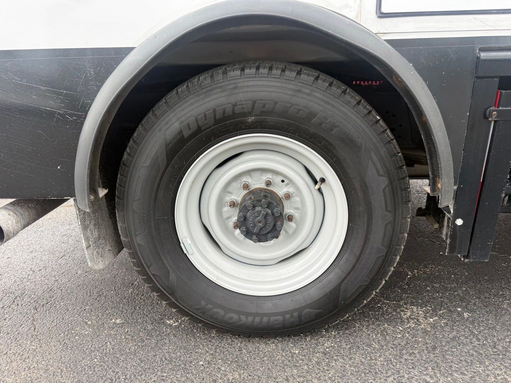 Used 2023 Ford E-350 - photo 48