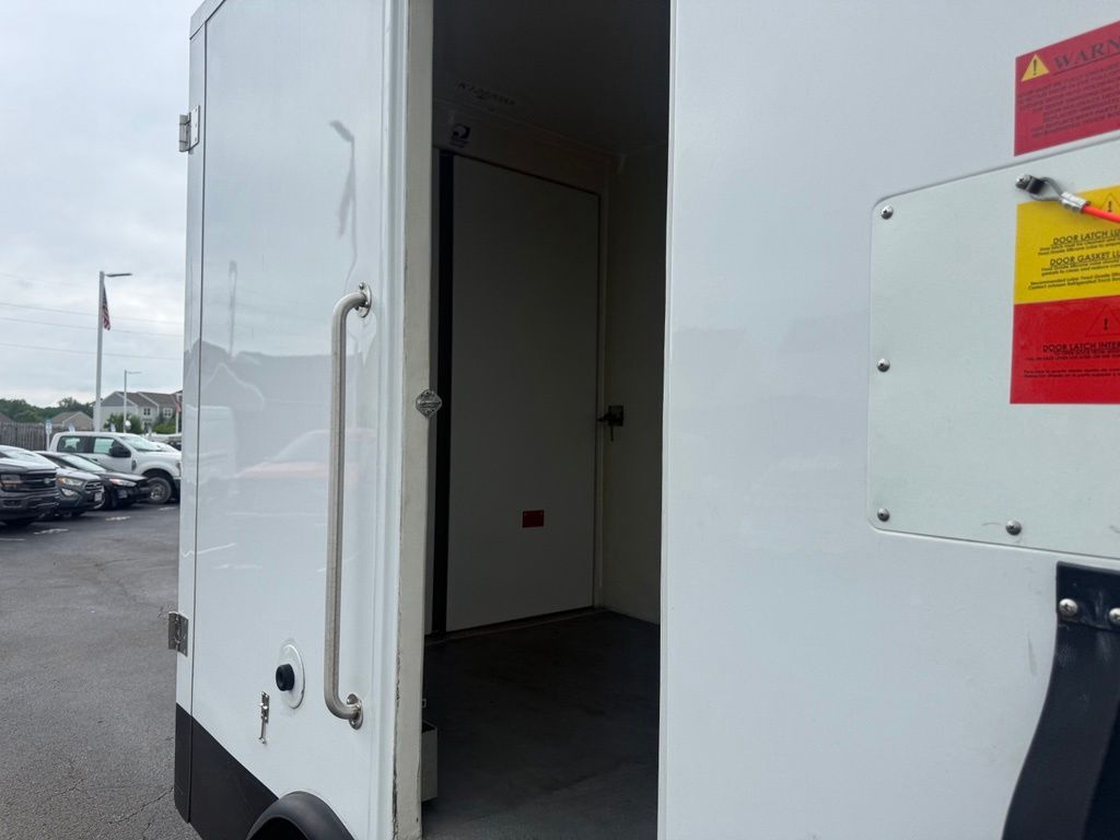 Used 2023 Ford E-350 - photo 50