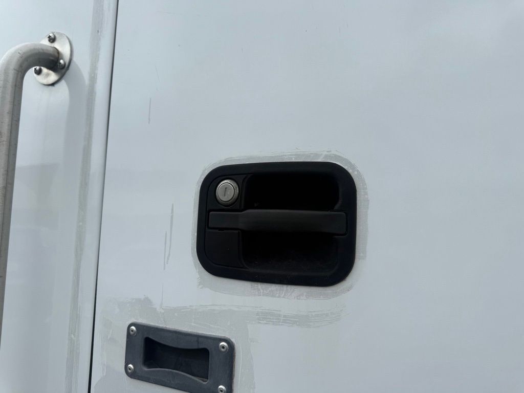 Used 2023 Ford E-350 - photo 52