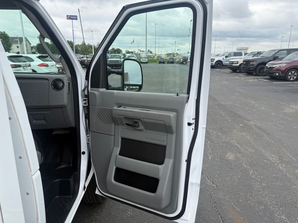Used 2023 Ford E-350 - photo 54