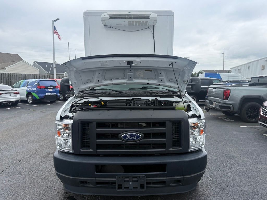 Used 2023 Ford E-350 - photo 56