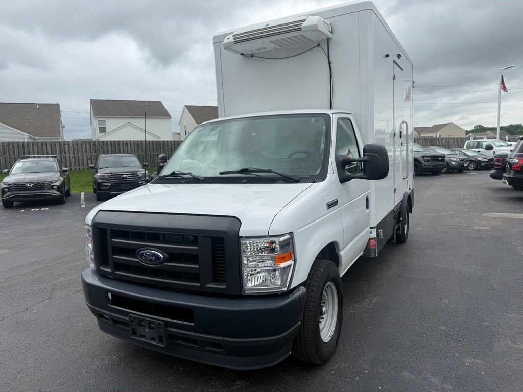 Used 2023 Ford E-350 - photo 9