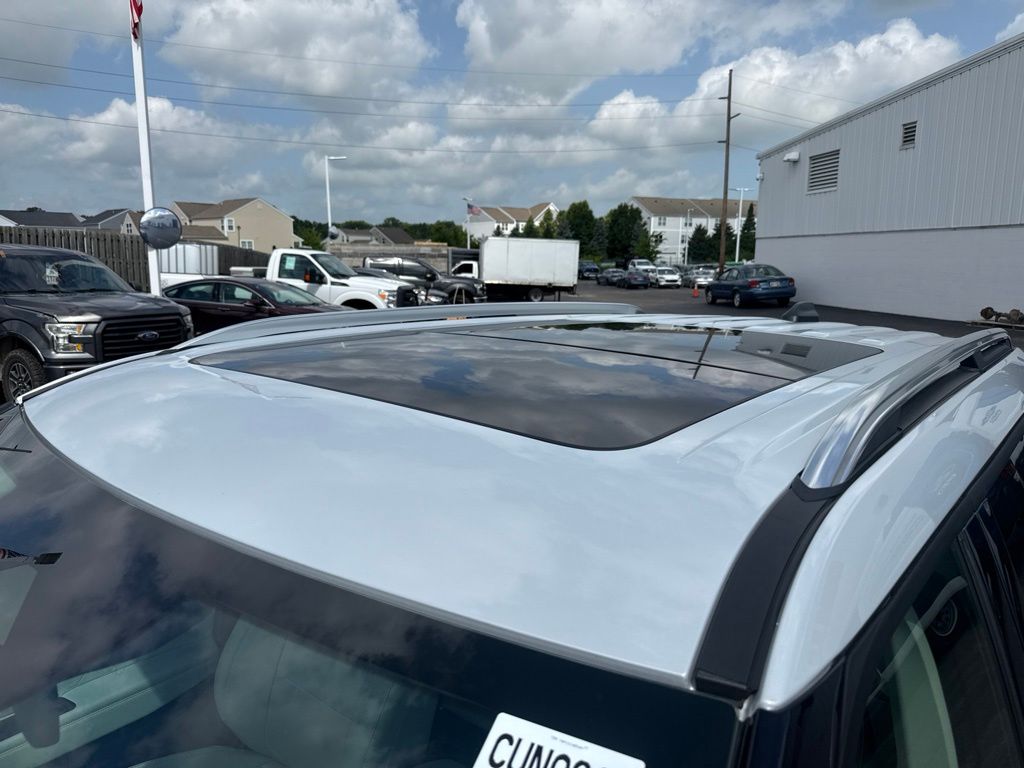 Used 2025 Ford Explorer - photo 2