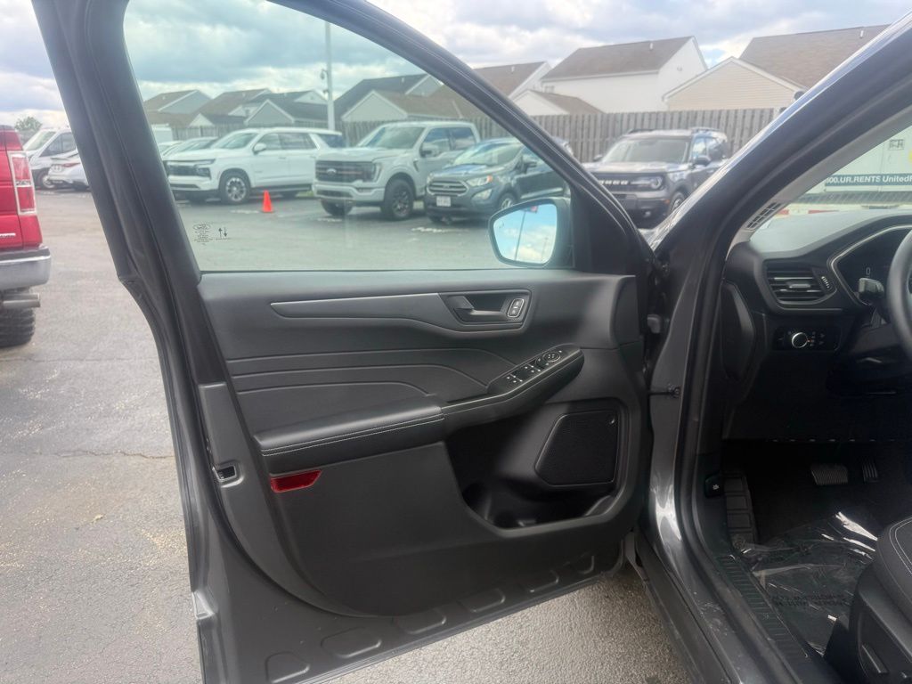 Used 2023 Ford Escape - photo 12