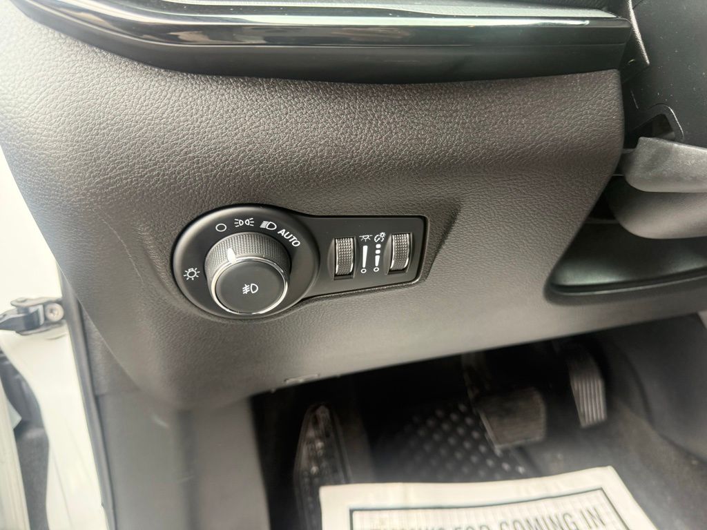 Used 2023 Jeep Compass - photo 17