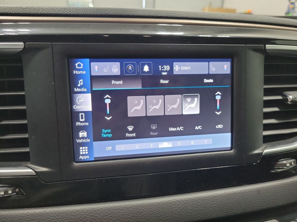 Used 2023 Chrysler Voyager - photo 6