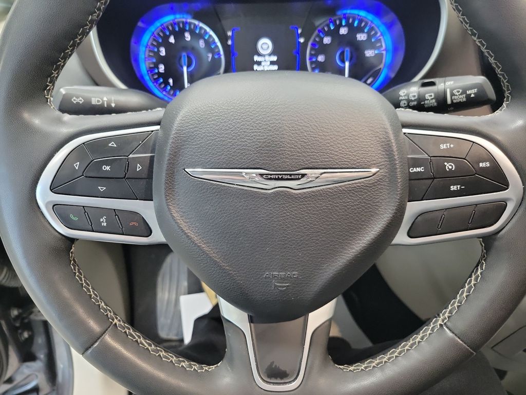 Used 2023 Chrysler Voyager - photo 7