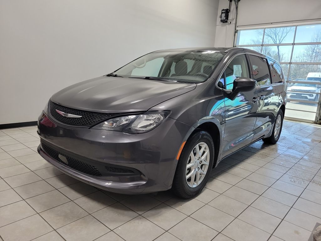 Used 2023 Chrysler Voyager - photo 8
