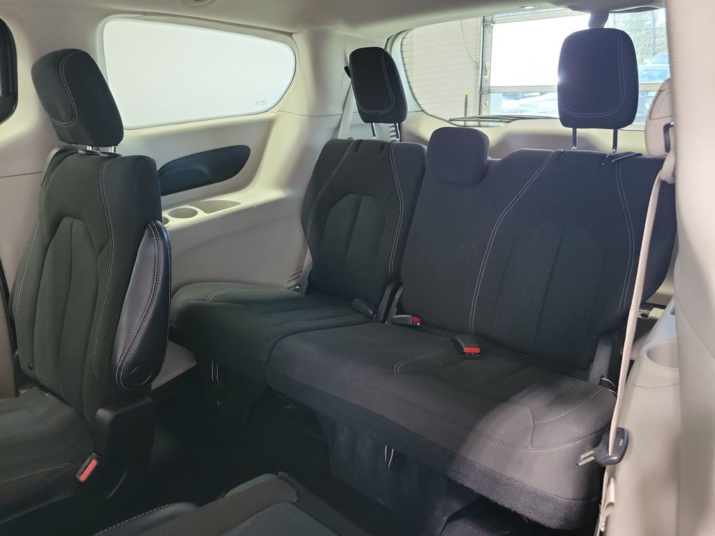 Used 2023 Chrysler Voyager - photo 10